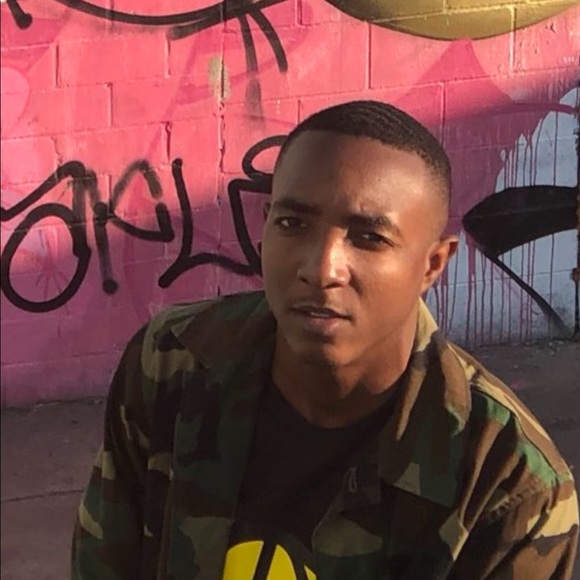 Meet your Posher, Tay-J - Picture 1 of 1